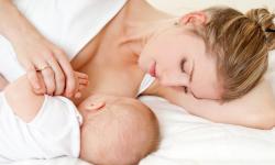 Υπενθύμιση για μια θηλάζουσα μητέρα: πώς να ταΐσετε σωστά ένα νεογέννητο με μητρικό γάλα